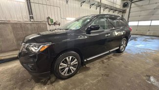 Used 2017 Nissan Pathfinder S image 1