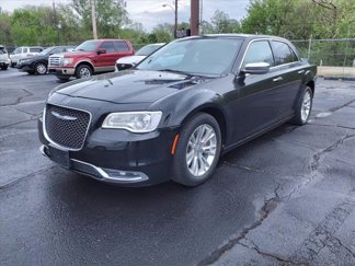 Used 2017 Chrysler 300 C image 1