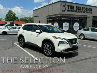 Used 2021 Nissan Rogue SV image 1
