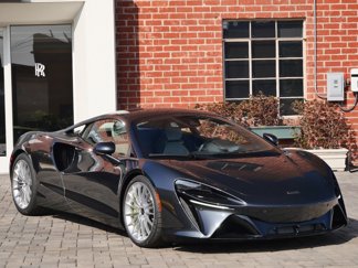Used 2025 McLaren Artura image 1