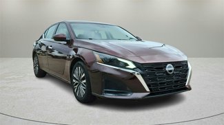 Used 2023 Nissan Altima 2.5 SV image 1
