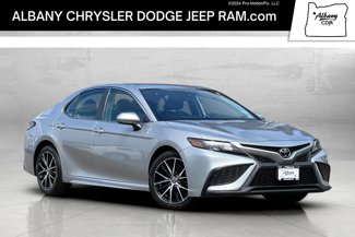 Used 2021 Toyota Camry SE image 1