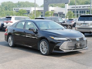 Used 2019 Toyota Avalon Limited image 1