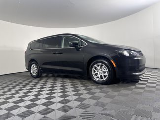 Used 2022 Chrysler Voyager LX image 1