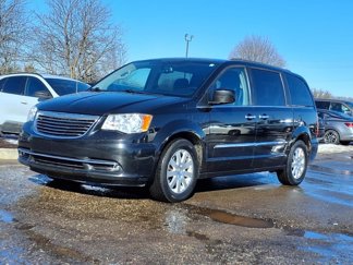 Used 2015 Chrysler Town & Country Touring w/ Driver Convenience Group image 1