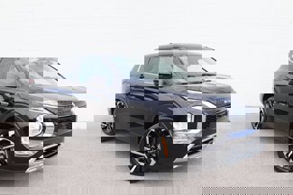 Used 2023 Mitsubishi Outlander SE image 1