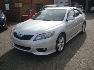 Used 2010 Toyota Camry SE image 1