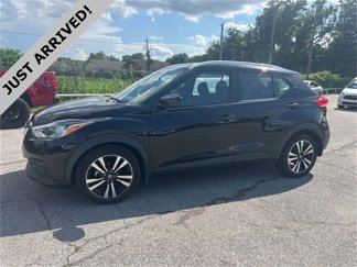 Used 2018 Nissan Kicks SV image 1