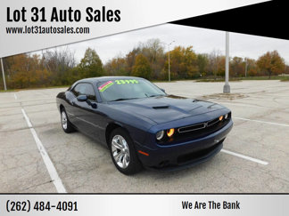 Used 2016 Dodge Challenger SXT image 1