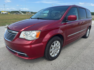 Used 2016 Chrysler Town & Country Touring image 1