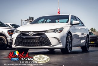 Used 2016 Toyota Camry SE image 1