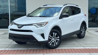 Used 2018 Toyota RAV4 LE image 1