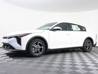 New 2025 Kia K4 LXS image 1