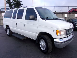 Used 1998 Ford E-350 and Econoline 350 Club Wagon image 1