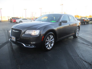 Used 2020 Chrysler 300 Touring L w/ Value Package image 1