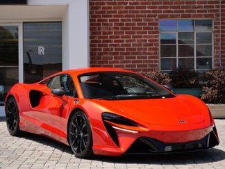 Used 2023 McLaren Artura image 1