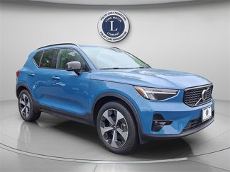 Used 2023 Volvo XC40 B5 Plus w/ Protection Package Premier image 1
