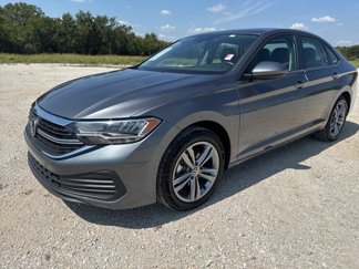 Used 2024 Volkswagen Jetta SE image 1