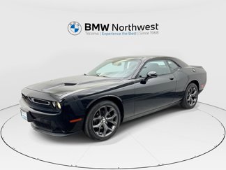 Used 2017 Dodge Challenger SXT image 1