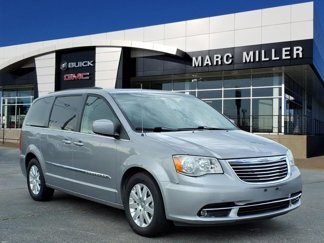 Used 2016 Chrysler Town & Country Touring image 1