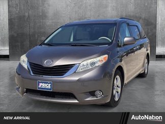 Used 2013 Toyota Sienna LE image 1