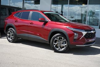 Used 2025 Chevrolet Trax LT w/ Driver Confidence Package image 1