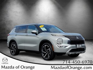 Used 2023 Mitsubishi Outlander SE image 1