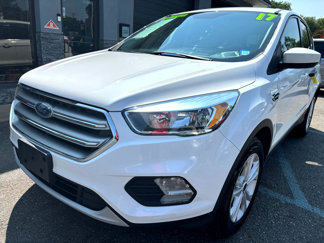 Used 2017 Ford Escape SE image 1