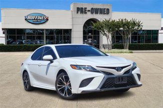 Used 2018 Toyota Camry SE image 1