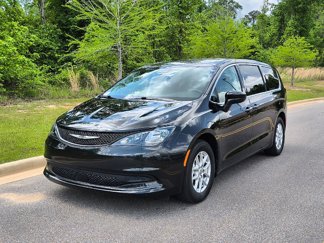 Used 2022 Chrysler Voyager LX image 1