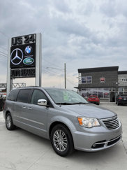 Used 2014 Chrysler Town & Country Touring-L w/ Driver Convenience Group image 1