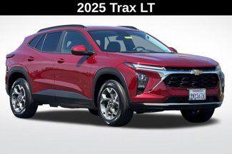 Used 2025 Chevrolet Trax LT image 1