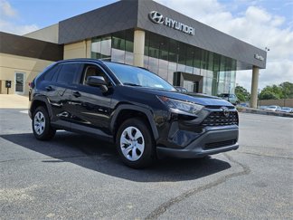 Used 2021 Toyota RAV4 LE image 1