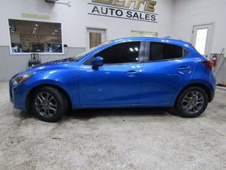 Used 2020 Toyota Yaris XLE image 1