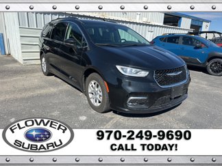 Used 2022 Chrysler Pacifica Touring-L image 1