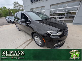 New 2025 Chrysler Pacifica Select image 1