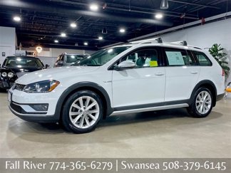 Used 2017 Volkswagen Golf Alltrack S image 1