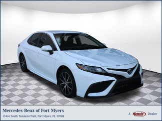 Used 2023 Toyota Camry SE image 1
