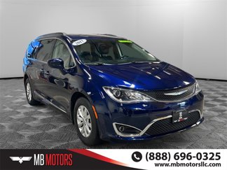 Used 2017 Chrysler Pacifica Touring-L image 1