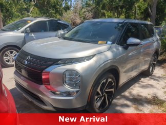 Used 2022 Mitsubishi Outlander SE image 1