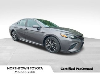 Used 2020 Toyota Camry SE image 1