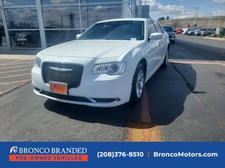 Used 2018 Chrysler 300 Touring image 1