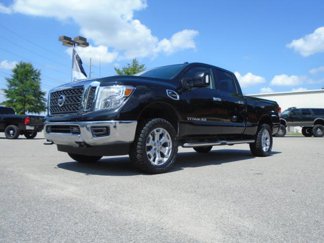 Used 2018 Nissan Titan SV w/ SV Convenience Package image 1