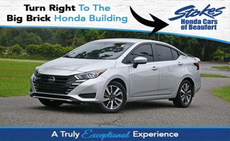 Used 2024 Nissan Versa SV image 1