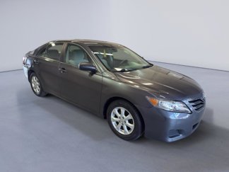 Used 2011 Toyota Camry LE image 1