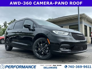 New 2025 Chrysler Pacifica Limited image 1