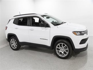 Used 2022 Jeep Compass Latitude image 1