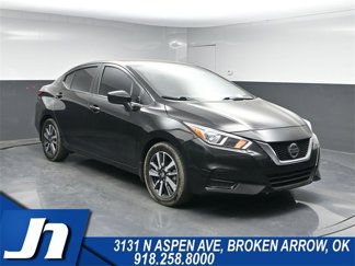 Used 2022 Nissan Versa SV image 1