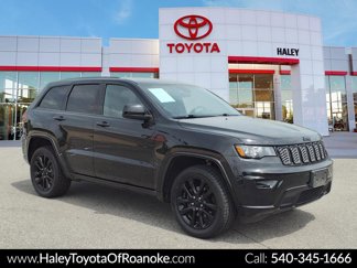 Used 2017 Jeep Grand Cherokee Altitude image 1