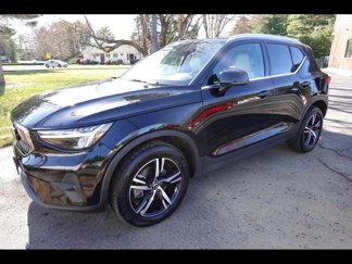Used 2023 Volvo XC40 B5 Plus image 1